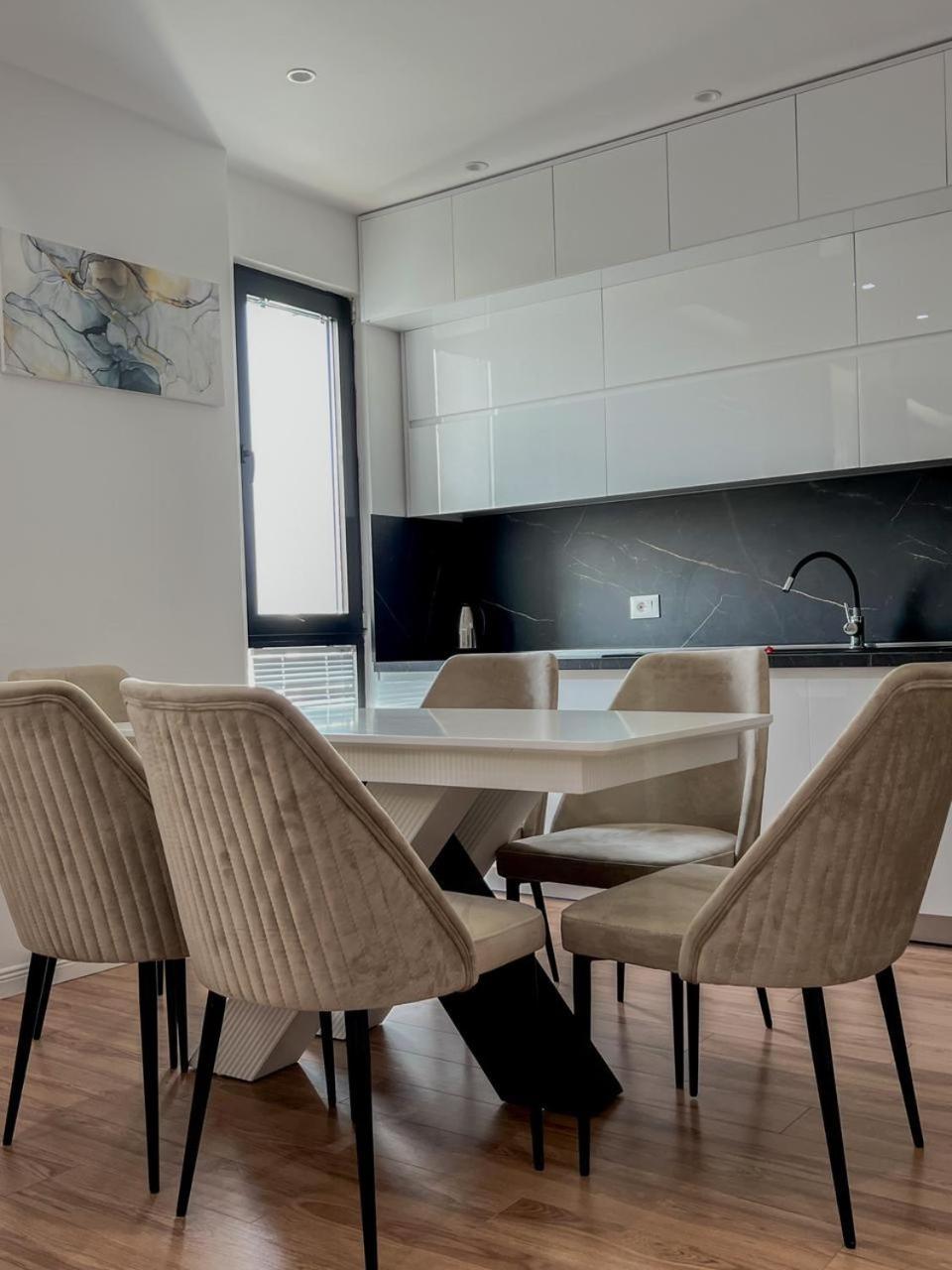 Lux Apartment At Arlis Tirana Esterno foto