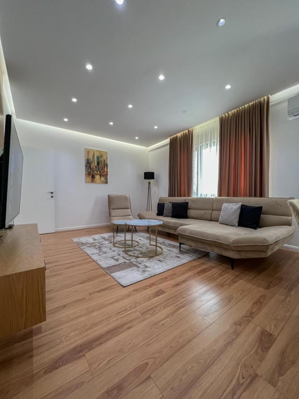 Lux Apartment At Arlis Tirana Esterno foto