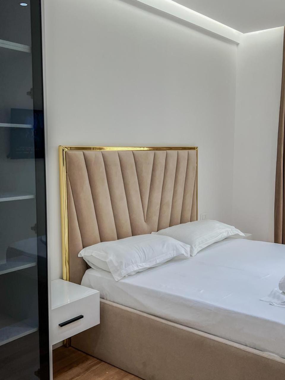 Lux Apartment At Arlis Tirana Esterno foto