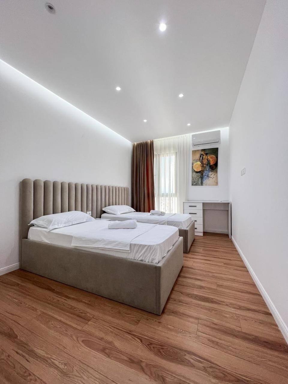 Lux Apartment At Arlis Tirana Esterno foto