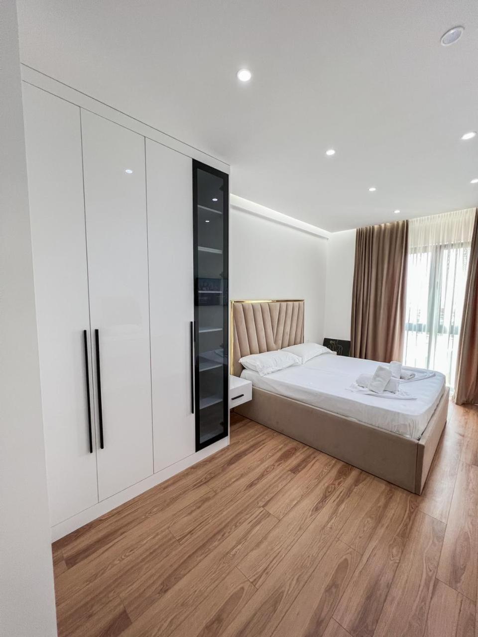 Lux Apartment At Arlis Tirana Esterno foto