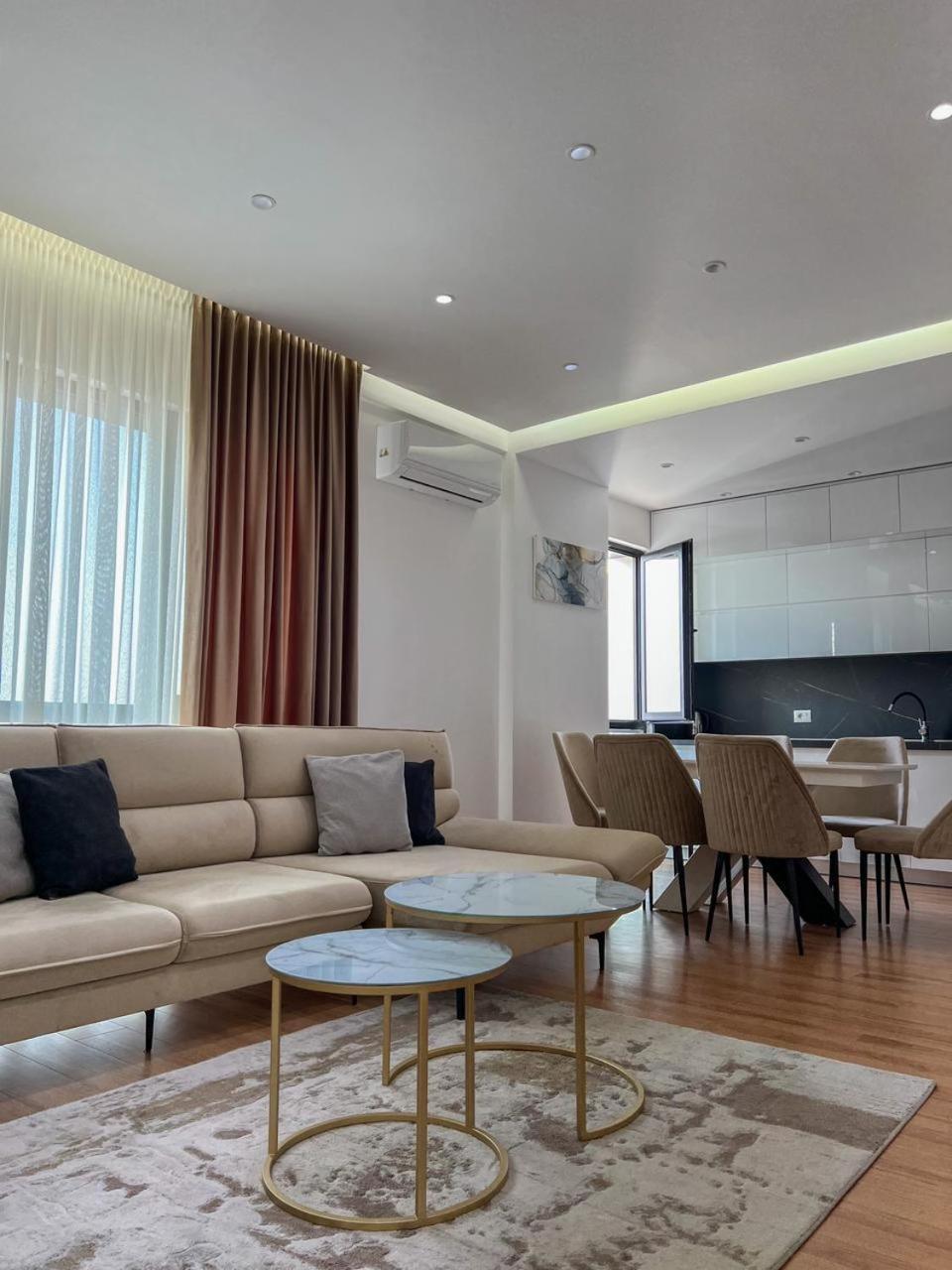 Lux Apartment At Arlis Tirana Esterno foto