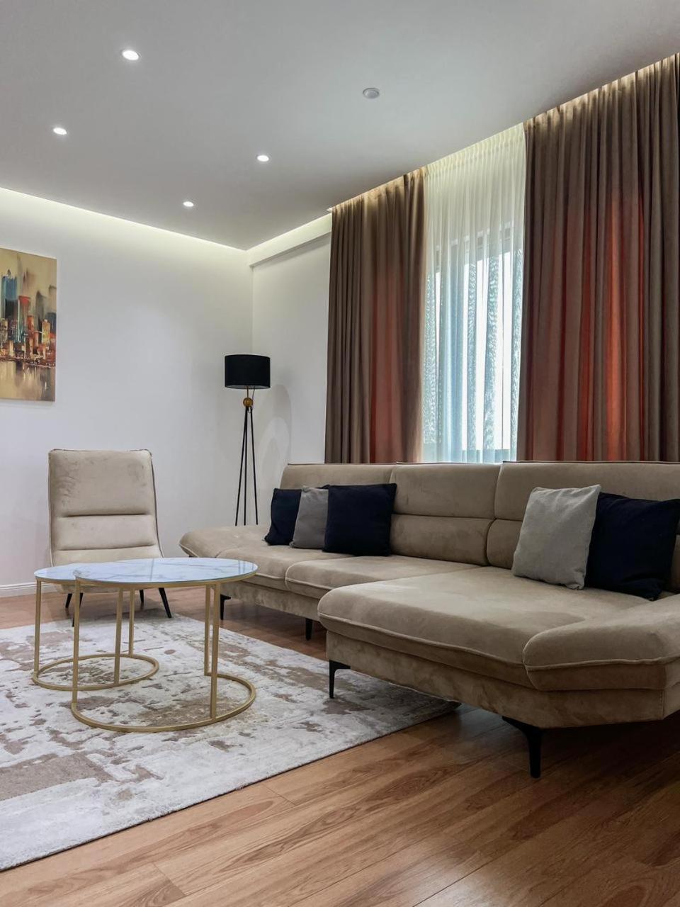 Lux Apartment At Arlis Tirana Esterno foto